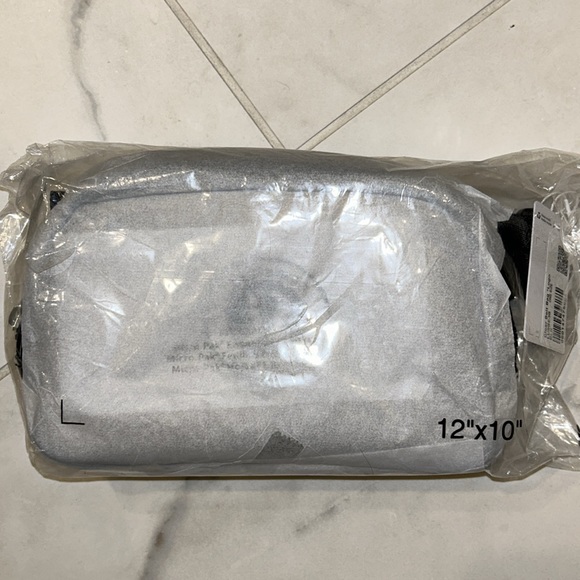 LULULEMON | Clear Belt Bag 1L Logo in Black - Picture 6 of 6